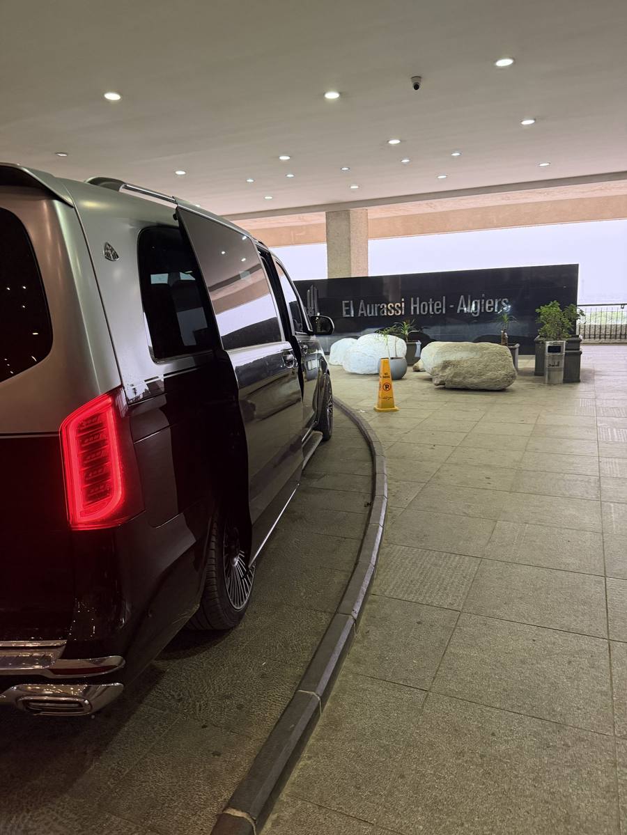 Mercedes-Benz Classe V Maybach avec chauffeur privé à Alger