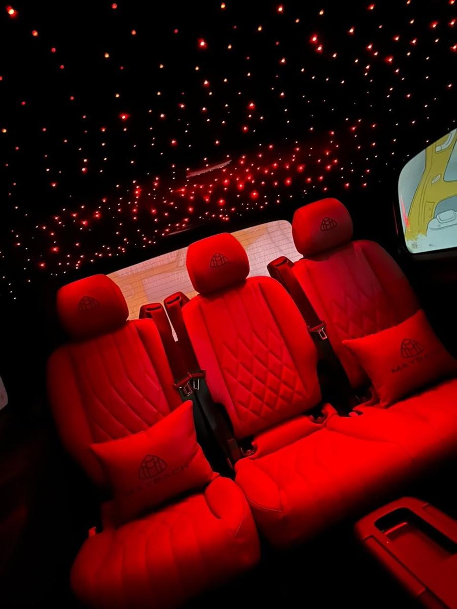 Intérieur cuir rouge de la Mercedes-Benz Classe V Maybach